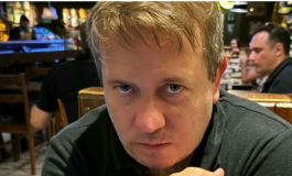 El biógrafo de Milei volvió a cruzar a Adorni: &ldquo;Es un piojo resucitado que está aferrado al poder y a las fotos&rdquo;